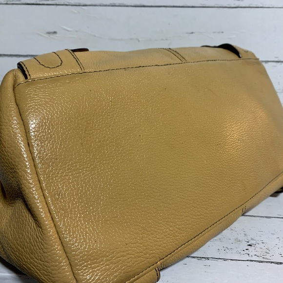 Tignanello Leather Shoulder Purse - Multi-Pocket Bag - Stylish and Functional - Picture 10 of 13